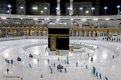 اقامه نماز در کنار کعبه با حفظ فاصله اجتماعی