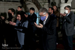 اقامه نماز جماعت شرکت کنندگان در پایان مراسم هفدهمین سالروز تأسیس خبرگزاری بین المللی قرآن (ایکنا)