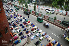 برگزاری نماز جمعه در شهر داکا، پایتخت بنگلادش

