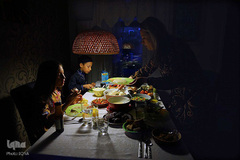 افطار یک خانواده مسلمان در شهر لندن، بریتانیا

