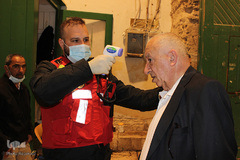 بازگشایی مسجد الاقصی در بیت المقدس بر روی نمازگزاران فلطسینی بعد از ۶۰روز ممنوعیت ورود و اقامه نماز