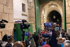 بازگشایی مسجد الاقصی در بیت المقدس بر روی نمازگزاران فلطسینی بعد از ۶۰روز ممنوعیت ورود و اقامه نماز