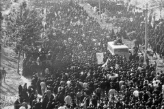 پیشوای انقلاب، حقیقت همیشه زنده