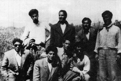 1330.اطراف مشهد، علی شریعتی همراه با دوستانش در دانشسرای عالی درمحفلی دوستانه

