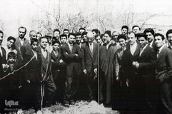 1338.گلشهر کرج، دکتر علی شریعتی درکنارآیت الله طالقانی،آیت الله مطهری،مهندس مهدی بازرگان،شهید محمدعلی رجایی وبرخی از اعضای انجمن اسلامی مهندسین

