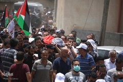 یورش نظامیان صهیونیست به مراسم تشییع پیکر شهید «ابراهیم مصطفی ابویعقوب» در شهرک «کفل حارس» کرانه باختری رود اردن