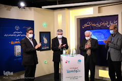 مراسم رونمایی از کپسول «دتوکسین» اولین داروی گیاهی ترک اعتیاد در ایران که به همت محققان پژوهشکده گیاهان دارویی جهاددانشگاهی تولید شده است.