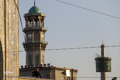 تعویض پرچم گنبد حرم رضوی در آغاز ماه محرم