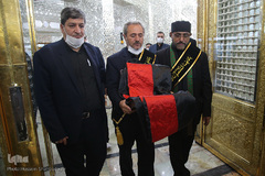 آیین تعویض پرچم و اقامه عزا در حرم حضرت معصومه(س)