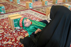 دستان کوچک «شیرخوارگان حسینی » یاری دهنده نیازمندان