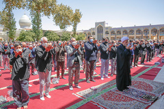 عزاداری ظهر عاشورا در حرم شاهچراغ(ع)