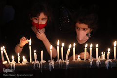 روشن کردن هزاران شمع در شب شام غریبان حسینی/ چهارراه گلوبندک