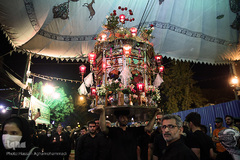 روشن کردن هزاران شمع در شب شام غریبان حسینی/ چهارراه گلوبندک