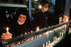 روشن کردن هزاران شمع در شب شام غریبان حسینی/ چهارراه گلوبندک