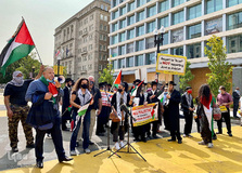 تجمع معترضان به امضای توافق ننگین سازش با رژیم صهیونیستی مقابل کاخ سفید