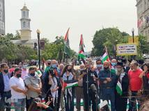 تجمع معترضان به امضای توافق ننگین سازش با رژیم صهیونیستی مقابل کاخ سفید