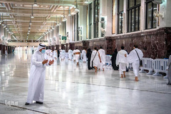 آغاز مراسم متفاوت حج عمره با حضور ۶۰۰۰هزار تن از اتباع سعودی پس از شیوع ویروس کرونا