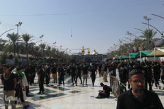 با زائرین پیاده روی اربعین حسینی