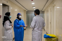 فرشتگانی که تمام تلاششان برای یافتن مسیر جدید است، مسیری که به درمان کودکان و درماندگی ویروس می‌انجامد. پزشکان و پرستاران بخش عفونی بیمارستان کودکان وقت خواب و استراحت ندارند.