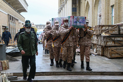 طواف دانشمند شهید فخری‌زاده بر گرد ضریح کریمه اهل بیت(ع)