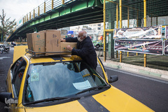 آقای نعمتی یک تاکسی برای این امر تهیه کرده که مردم متوجه اهدای کمک‌های مردمی به مددجوبان نشوند.