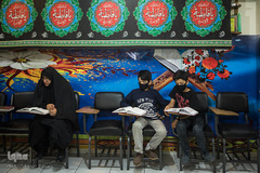 جلسه قرآن استاد ابراهیم آهور که هر دوشنبه در دارالقرآن برگزار می‌شود.