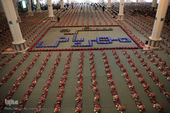 بسته بندی اقلام مواد غذایی «سفره مهربانی» آستان مقدس رضوی جهت توزیع در مناطق محروم استان تهران