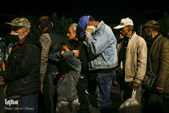 طبخ و توزیع غذا برای افراد بی بضاعت