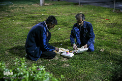 طبخ و توزیع غذا برای افراد بی بضاعت