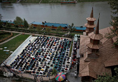 اقامه اولین نماز جمعه رمضان در سرینگر