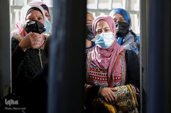 ممانعت از حضور زنان فلسطینی توسط سربازان رژیم صهیونیستی جهت حضور در نماز جمعه