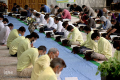 آئین جزخوانی قرآن کریم مددجویان مجتمع فرهنگی زندان مرکزی قم