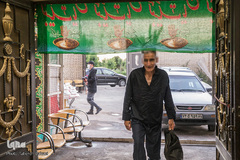 شبی متفاوت در گرمخانه‌های تهران/ آیین‌ شب‌زنده‌داری در مددسرا