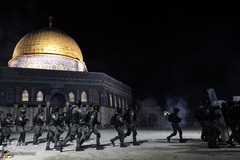 یورش وحشیانه صهیونیستها به فلسطینیان در مسجدالاقصی