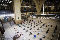 نیایش مسلمانان جهان در شب قدر ۲۷رمضان/ مسجد الفتح در منامه، پایتخت بحرین