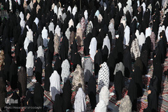 اقامه نماز عید فطر در حرم کریمه اهل بیت (س)