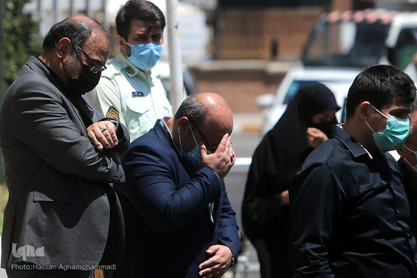 استقبال ازپیکرهای «مهشاد کریمی» و «ریحانه یاسینی» خبرنگاران فقید ایسنا و ایرنا در فرودگاه مهرآباد