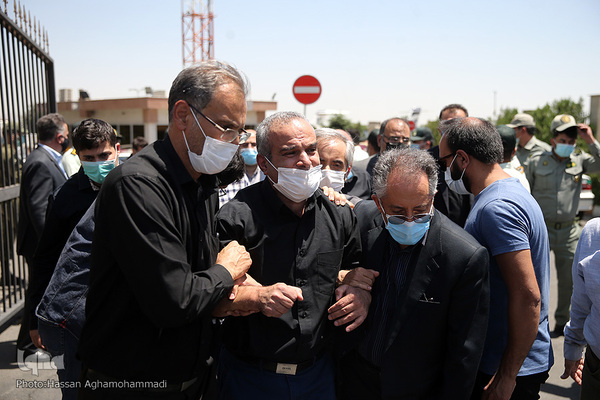 استقبال ازپیکرهای «مهشاد کریمی» و «ریحانه یاسینی» خبرنگاران فقید ایسنا و ایرنا در فرودگاه مهرآباد