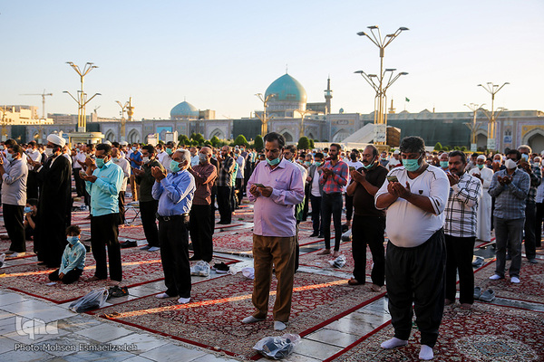 اقامه نماز عید قربان در حرم امام رضا(ع)