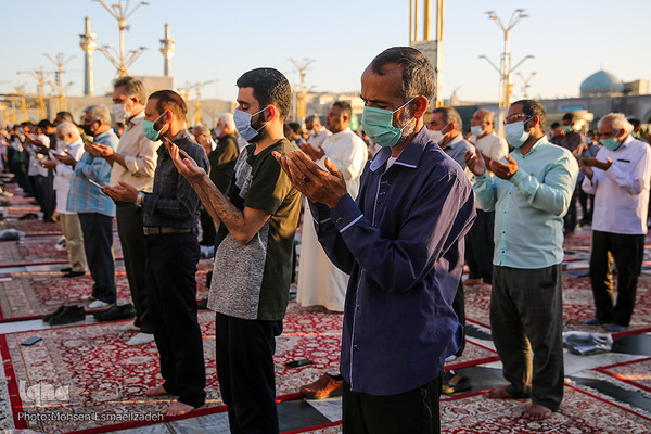 اقامه نماز عید قربان در حرم امام رضا(ع)