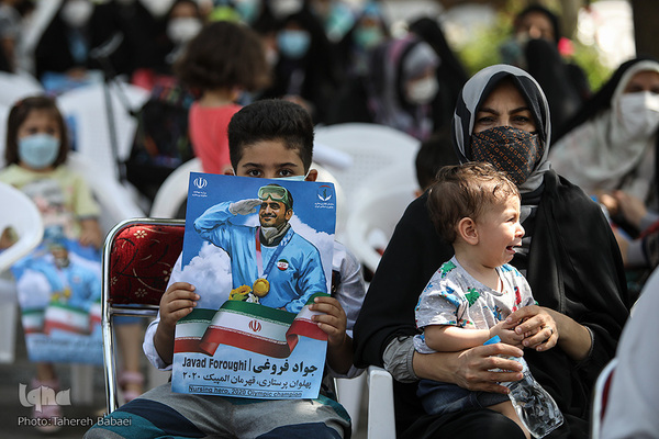 استقبال از جواد فروغی در فرودگاه امام (ره)