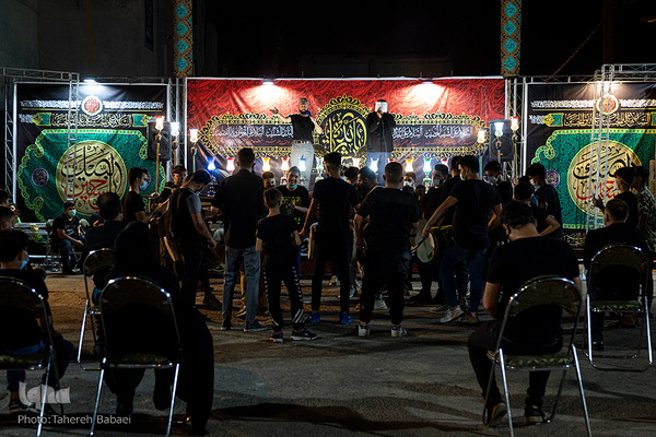 مراسم عزاداری شب چهارم محرم در محله زمزم