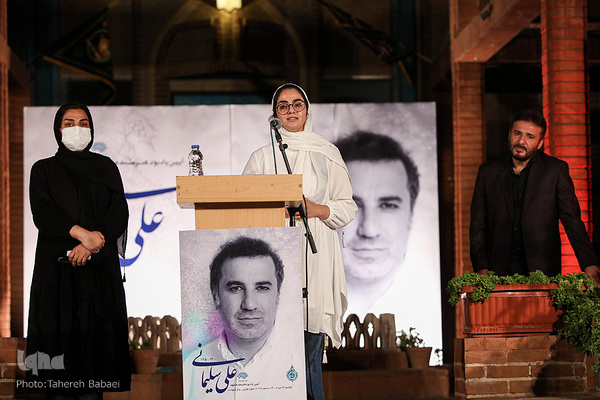 سبا سلیمانی در یادبود پدرش