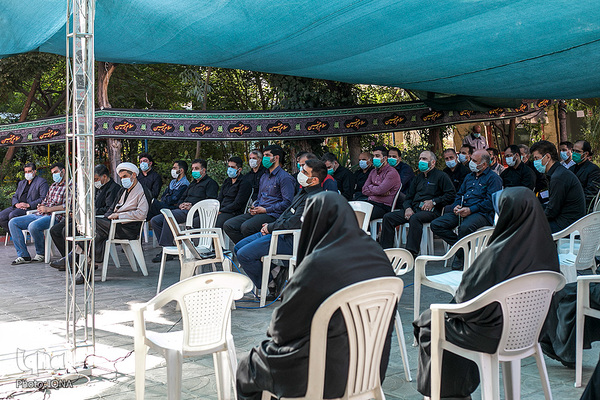روضه‌خوانی مدافعان سلامت در فضای باز بیمارستان