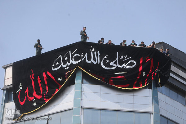 آئین خیمه سوزان ظهر عاشورا در بازار تهران