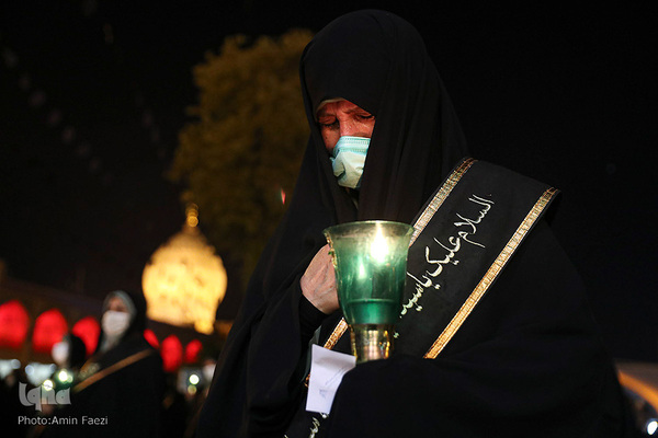 لاله گردانی شام غریبان در حرم مطهر شاهچراغ(ع)