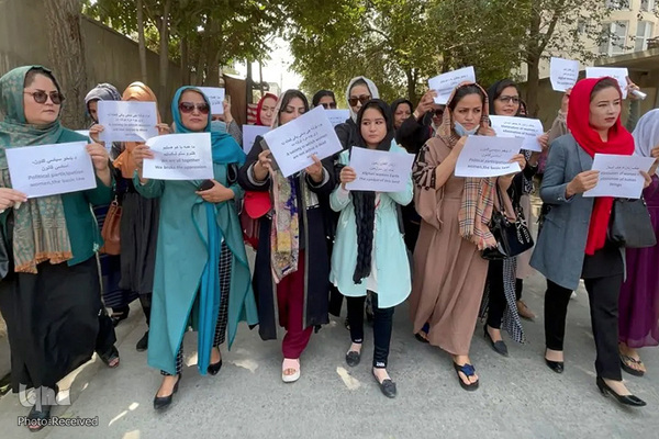 تظاهرات زنان افغانستان در اعتراض به سلب حق تحصیل و اشتغال در کابل