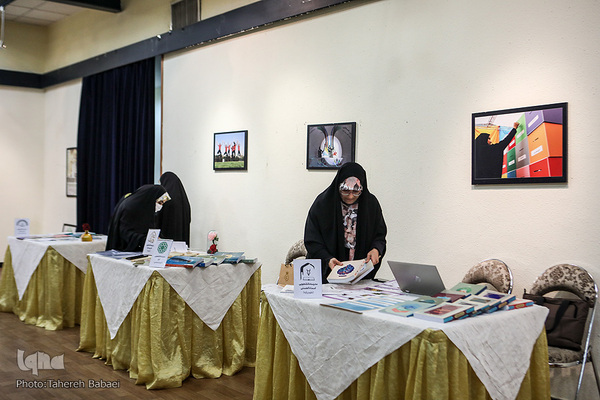 نمایشگاه مدرسه دانشجویی قرآن و عترت دانشگاه تهران