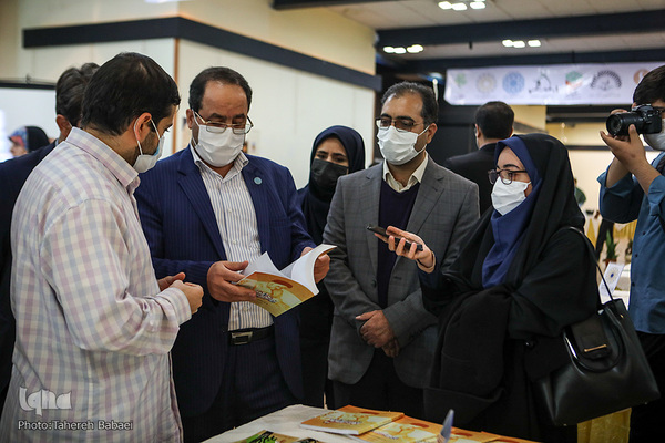 نمایشگاه مدرسه دانشجویی قرآن و عترت دانشگاه تهران