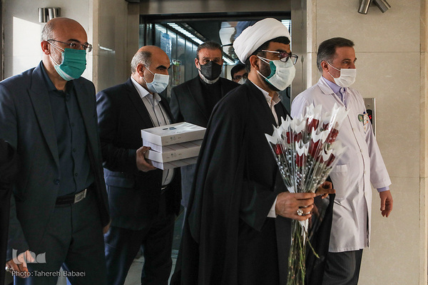 تجلیل و تکریم از مقام شامخ پرستاران و مدافعان سلامت به‌ویژه پرستاران نمونه قرآنی